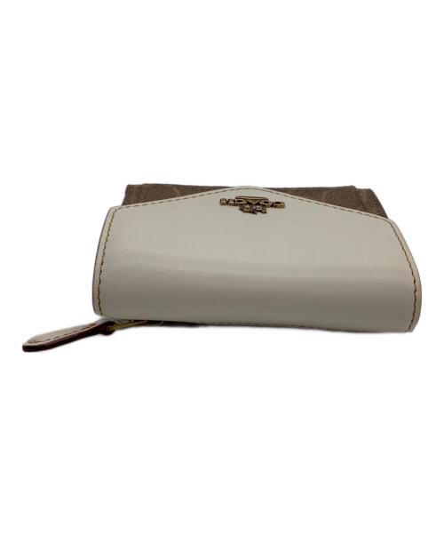 COACH（コーチ）COACH (コーチ) 2つ折り財布 ホワイト×ベージュの古着・服飾アイテム