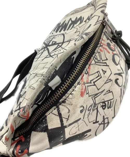 Maison Margiela（メゾンマルジェラ）Maison Margiela (メゾンマルジェラ) ウエストバッグ ホワイトの古着・服飾アイテム