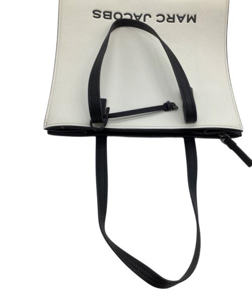 MARC JACOBS（マークジェイコブス）MARC JACOBS (マークジェイコブス) トートバッグ ブラック×ホワイトの古着・服飾アイテム