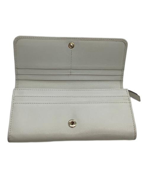 JIMMY CHOO（ジミーチュウ）JIMMY CHOO (ジミーチュウ) 長財布 フラップ スタッズ ホワイトの古着・服飾アイテム