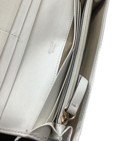 JIMMY CHOO（ジミーチュウ）JIMMY CHOO (ジミーチュウ) 長財布 フラップ スタッズ ホワイトの古着・服飾アイテム