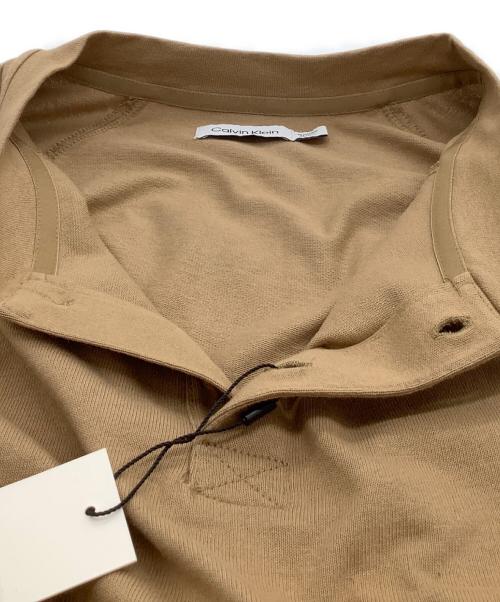 Calvin Klein（カルバンクライン）Calvin Klein (カルバンクライン) 長袖カットソー　ヘンリーネックカットソー ブラウン サイズ:XL 未使用品の古着・服飾アイテム