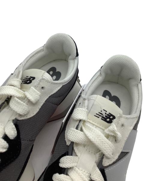 NEW BALANCE（ニューバランス）NEW BALANCE (ニューバランス) ローカットスニーカー ブラック×グレー サイズ:24 未使用品の古着・服飾アイテム