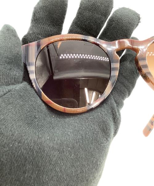 BURBERRY（バーバリー）BURBERRY (バーバリー) サングラス　ノバチェック ブラウン サイズ:51□23の古着・服飾アイテム