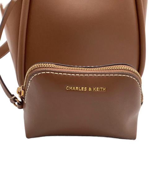 CHARLES & KEITH（チャールズアンドキース）CHARLES & KEITH (チャールズアンドキース) ハンドバッグ ライラ チューブラスラウチートートバッグ チョコレートの古着・服飾アイテム