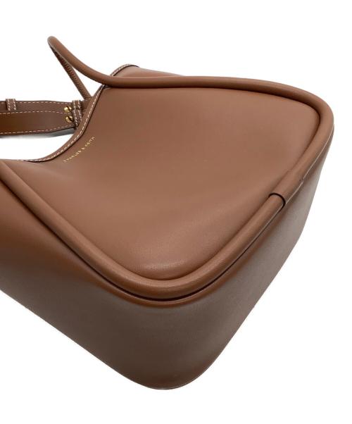 CHARLES & KEITH（チャールズアンドキース）CHARLES & KEITH (チャールズアンドキース) ハンドバッグ ライラ チューブラスラウチートートバッグ チョコレートの古着・服飾アイテム