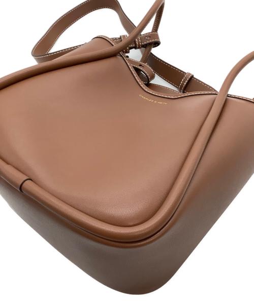 CHARLES & KEITH（チャールズアンドキース）CHARLES & KEITH (チャールズアンドキース) ハンドバッグ ライラ チューブラスラウチートートバッグ チョコレートの古着・服飾アイテム