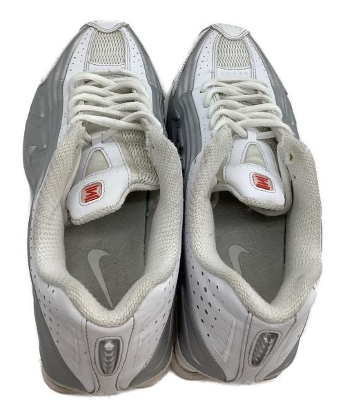 NIKE（ナイキ）NIKE (ナイキ) スニーカー シルバー×ホワイト サイズ:25.5の古着・服飾アイテム