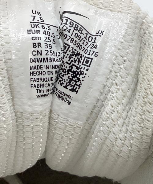 NIKE（ナイキ）NIKE (ナイキ) スニーカー シルバー×ホワイト サイズ:25.5の古着・服飾アイテム