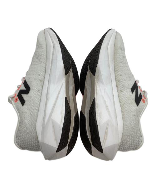 NEW BALANCE（ニューバランス）NEW BALANCE (ニューバランス) ランニングシューズ FuelCell SuperComp Trainer ホワイト サイズ:25.5の古着・服飾アイテム