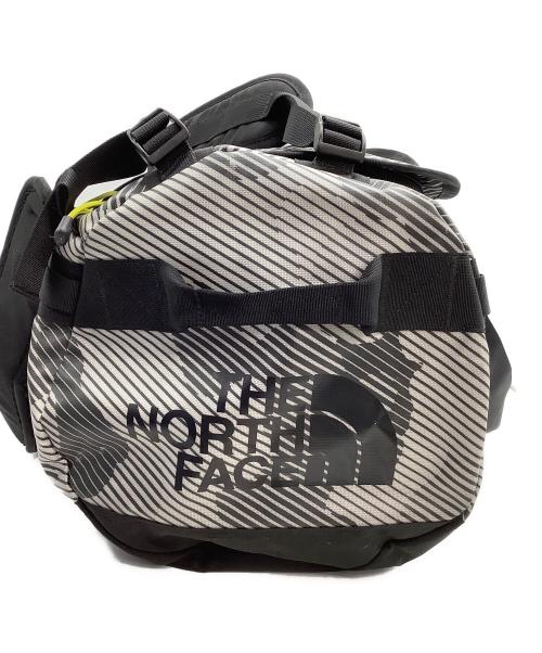 THE NORTH FACE（ザ ノース フェイス）THE NORTH FACE (ザ ノース フェイス) ダッフルバッグ　ベースキャンプダッフル　ストライプ ブラック×グレーの古着・服飾アイテム