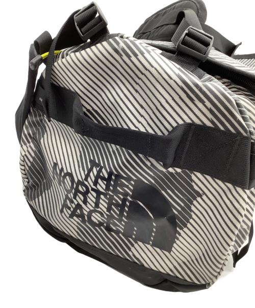 THE NORTH FACE（ザ ノース フェイス）THE NORTH FACE (ザ ノース フェイス) ダッフルバッグ　ベースキャンプダッフル　ストライプ ブラック×グレーの古着・服飾アイテム