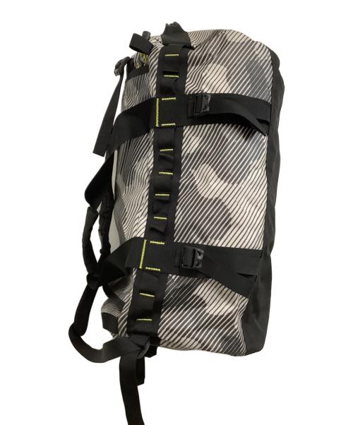 THE NORTH FACE（ザ ノース フェイス）THE NORTH FACE (ザ ノース フェイス) ダッフルバッグ　ベースキャンプダッフル　ストライプ ブラック×グレーの古着・服飾アイテム