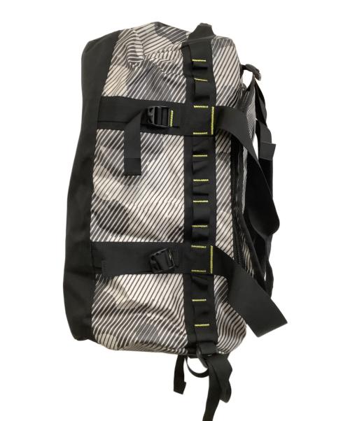 THE NORTH FACE（ザ ノース フェイス）THE NORTH FACE (ザ ノース フェイス) ダッフルバッグ　ベースキャンプダッフル　ストライプ ブラック×グレーの古着・服飾アイテム