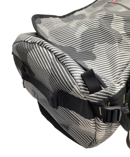 THE NORTH FACE（ザ ノース フェイス）THE NORTH FACE (ザ ノース フェイス) ダッフルバッグ　ベースキャンプダッフル　ストライプ ブラック×グレーの古着・服飾アイテム
