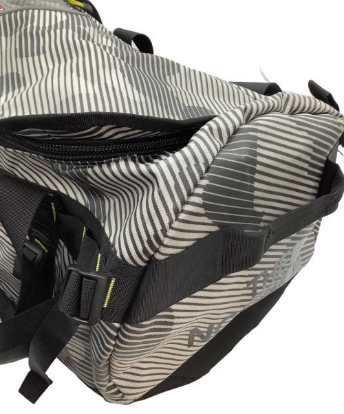 THE NORTH FACE（ザ ノース フェイス）THE NORTH FACE (ザ ノース フェイス) ダッフルバッグ　ベースキャンプダッフル　ストライプ ブラック×グレーの古着・服飾アイテム
