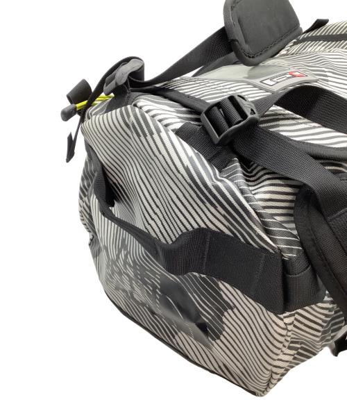 THE NORTH FACE（ザ ノース フェイス）THE NORTH FACE (ザ ノース フェイス) ダッフルバッグ　ベースキャンプダッフル　ストライプ ブラック×グレーの古着・服飾アイテム
