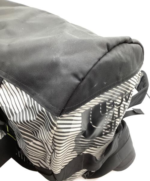 THE NORTH FACE（ザ ノース フェイス）THE NORTH FACE (ザ ノース フェイス) ダッフルバッグ　ベースキャンプダッフル　ストライプ ブラック×グレーの古着・服飾アイテム