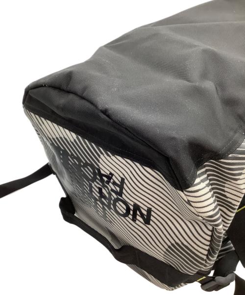 THE NORTH FACE（ザ ノース フェイス）THE NORTH FACE (ザ ノース フェイス) ダッフルバッグ　ベースキャンプダッフル　ストライプ ブラック×グレーの古着・服飾アイテム