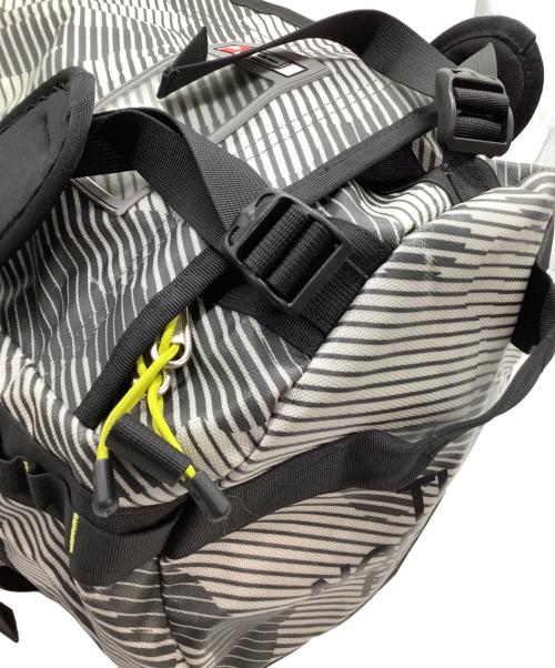 THE NORTH FACE（ザ ノース フェイス）THE NORTH FACE (ザ ノース フェイス) ダッフルバッグ　ベースキャンプダッフル　ストライプ ブラック×グレーの古着・服飾アイテム