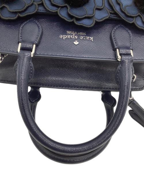 Kate Spade（ケイトスペード）Kate Spade (ケイトスペード) ショルダーバッグ　マディソン アップリケ エンブロイダード フローラル スモール サッチェル ネイビーの古着・服飾アイテム
