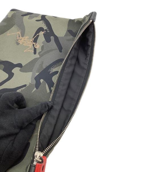 ALEXANDER McQUEEN（アレキサンダーマックイーン）ALEXANDER McQUEEN (アレキサンダーマックイーン) クラッチバッグ カーキの古着・服飾アイテム