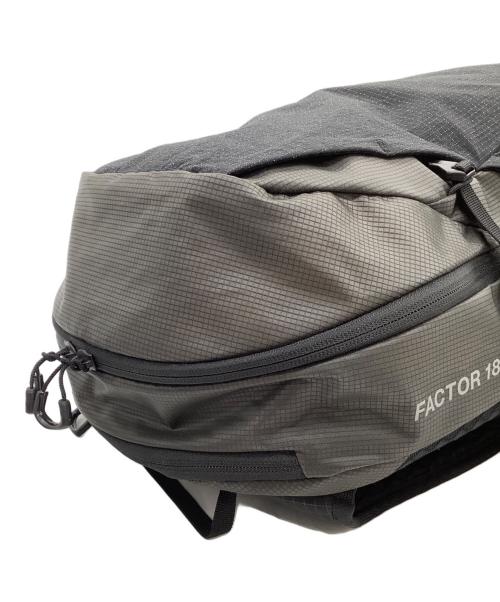 THE NORTH FACE（ザ ノース フェイス）THE NORTH FACE (ザ ノース フェイス) リュック ファクター 18/ Factor 18 ブラック×グレーの古着・服飾アイテム