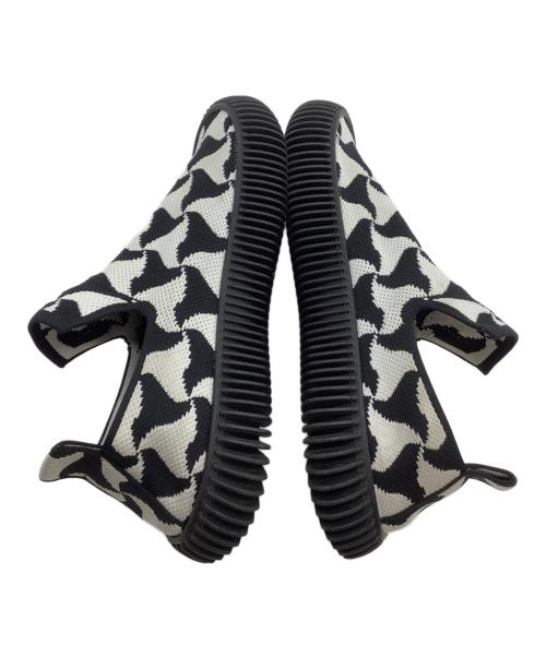 BOTTEGA VENETA（ボッテガベネタ）BOTTEGA VENETA (ボッテガベネタ) スリッポン RIPPLE KNIT JACQUARD SNEAKERS ホワイト×ブラック サイズ:41の古着・服飾アイテム