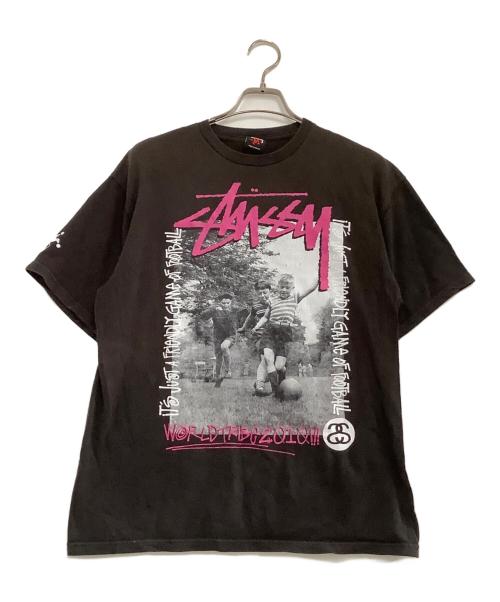 stussy（ステューシー）stussy (ステューシー) 半袖Tシャツ IT'S JUST A FRIENDLY GAME OF FOOTBALL ブラック サイズ:Mの古着・服飾アイテム