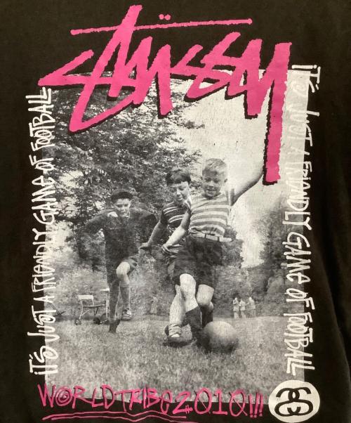 stussy（ステューシー）stussy (ステューシー) 半袖Tシャツ IT'S JUST A FRIENDLY GAME OF FOOTBALL ブラック サイズ:Mの古着・服飾アイテム