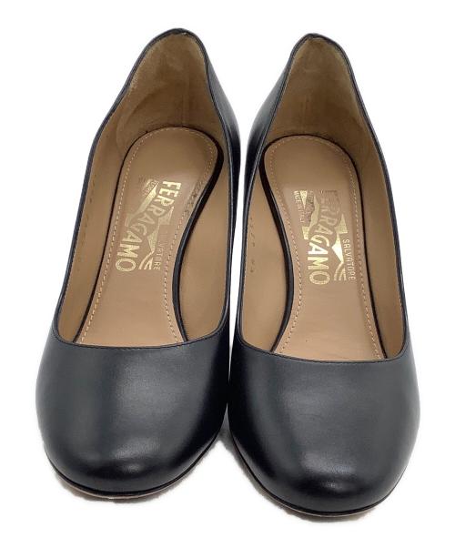 Salvatore Ferragamo（サルヴァトーレ フェラガモ）Salvatore Ferragamo (サルヴァトーレ フェラガモ) ヒールパンプス　SARINA ブラック サイズ:6の古着・服飾アイテム