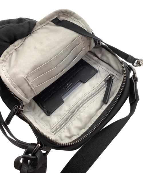 TUMI（トゥミ）TUMI (トゥミ) ショルダーバッグ　「ペルシャ」クロスボディ ブラックの古着・服飾アイテム