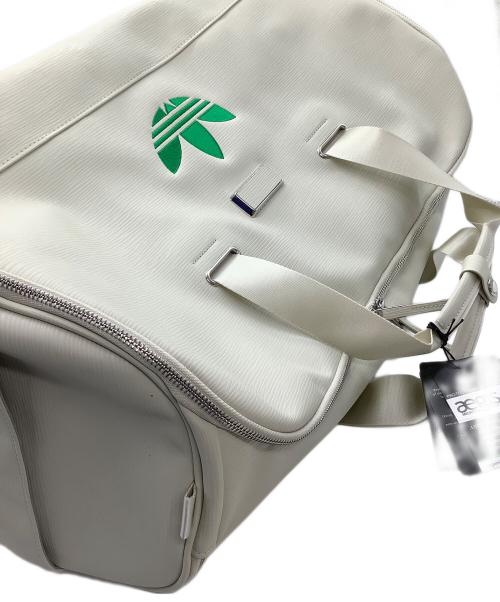 adidas（アディダス）adidas (アディダス) VESSEL (ベゼル) ボストンバッグ グリーン×ホワイト 未使用品の古着・服飾アイテム