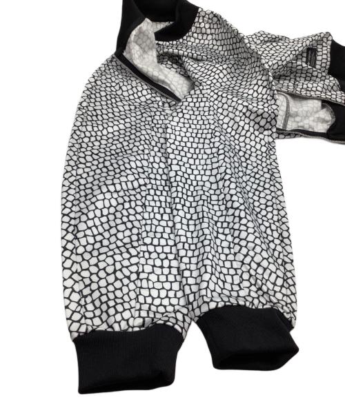 adidas（アディダス）adidas (アディダス) ジャケット　総柄 ブラック×ホワイト サイズ:Mの古着・服飾アイテム