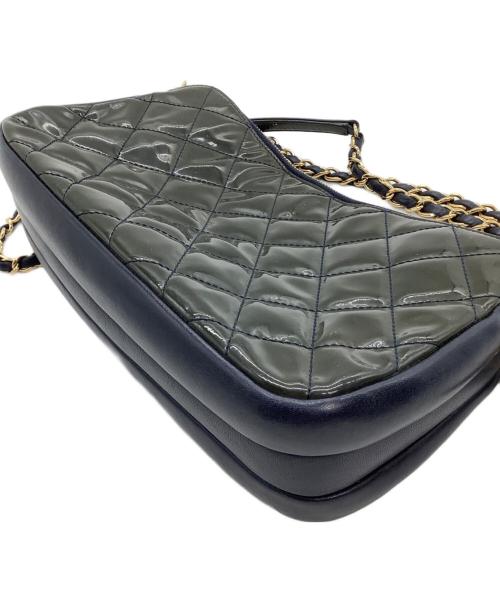 CHANEL（シャネル）CHANEL (シャネル) チェーンショルダーバッグ　マトラッセの古着・服飾アイテム