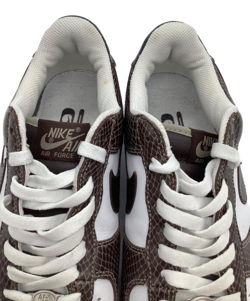 NIKE（ナイキ）NIKE (ナイキ) ローカットスニーカー　Nike AIR FORCE 1 茶蛇 ホワイト×ブラウン サイズ:27の古着・服飾アイテム