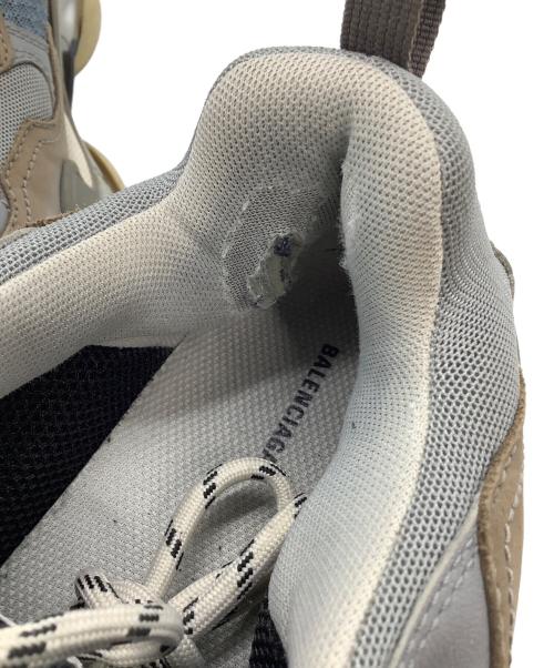 BALENCIAGA（バレンシアガ）BALENCIAGA (バレンシアガ) スニーカー　triple S グレー×ベージュ サイズ:26の古着・服飾アイテム