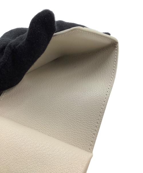 MOLINI（モリニ）MOLINI (モリニ) ケース Bifold Compact Wallet ベージュの古着・服飾アイテム
