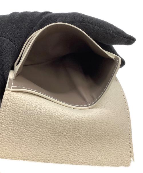 MOLINI（モリニ）MOLINI (モリニ) ケース Bifold Compact Wallet ベージュの古着・服飾アイテム