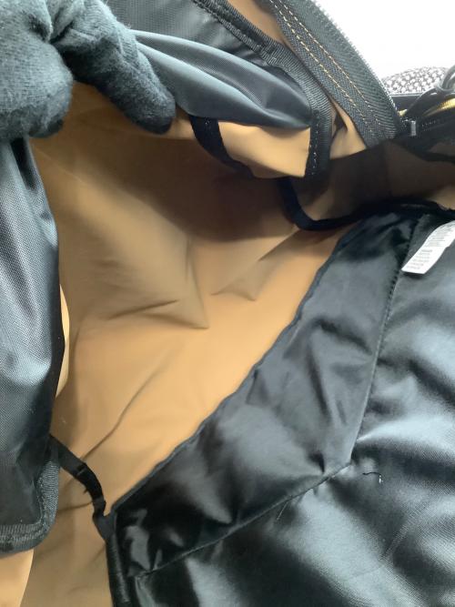Carhartt WIP（カーハート ワーク イン プログレス）Carhartt WIP (カーハート ワーク イン プログレス) リュック KICKFLIP BACKPACK ブラウン 未使用品の古着・服飾アイテム