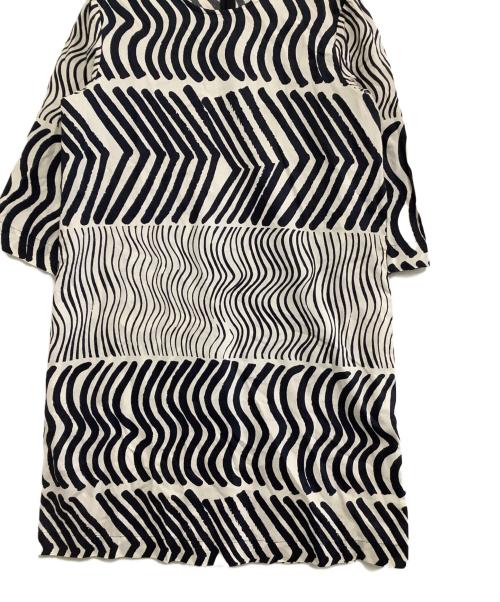 marimekko（マリメッコ）marimekko (マリメッコ) 半袖ワンピース ホワイト×ネイビー サイズ:38の古着・服飾アイテム