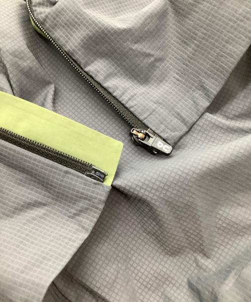 on（オン）on (オン) ジップジャケット　Core Jacket グリーン×グレー サイズ:XS 未使用品の古着・服飾アイテム