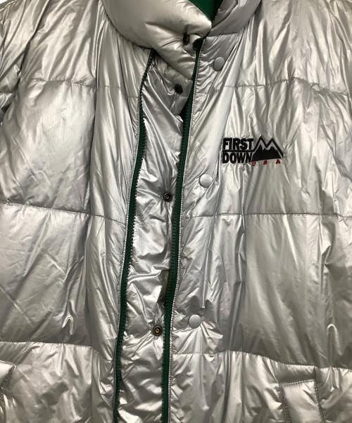 FIRST DOWN（ファーストダウン）FIRST DOWN (ファーストダウン) リバーシブルダウンジャケット シルバー×グリーン サイズ:Mの古着・服飾アイテム