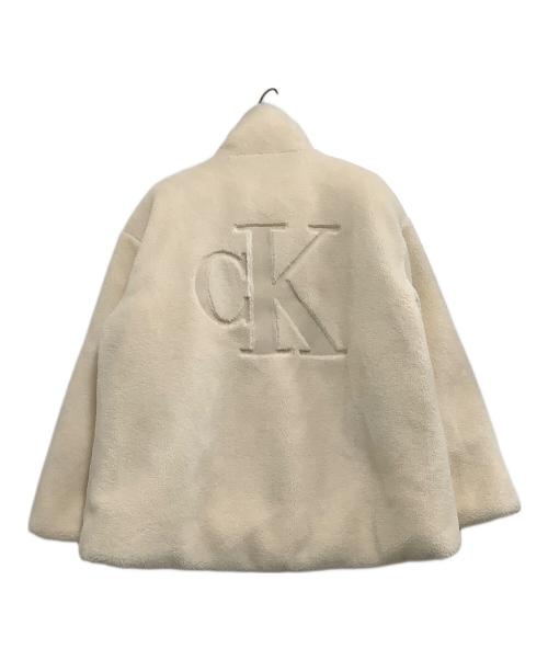 Calvin Klein Jeans（カルバンクラインジーンズ）Calvin Klein Jeans (カルバンクラインジーンズ) バックロゴボアジャケット ベージュ サイズ:Lの古着・服飾アイテム