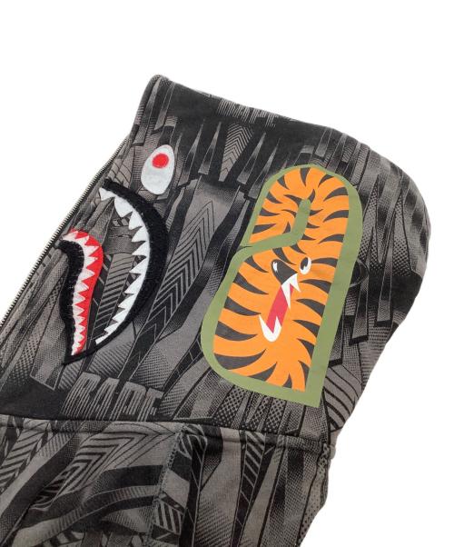 A BATHING APE（アベイシングエイプ）A BATHING APE (アベイシングエイプ) ジップパーカー　SPEED RACER SHARK FULL ZIP HOODIE グレー サイズ:Lの古着・服飾アイテム