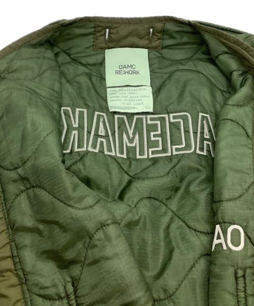 OAMC（オーエーエムシー）OAMC (オーエーエムシー) キルティングジャケット　22AW OVERDYED M-65 LINER カーキ サイズ:Mの古着・服飾アイテム