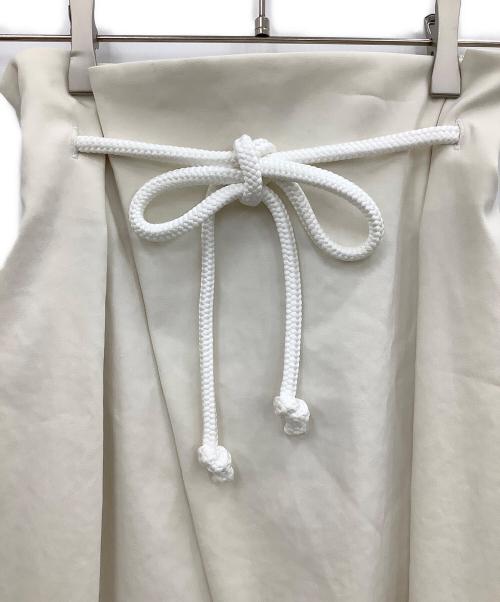 ASTRAET（アストラット）ASTRAET (アストラット) ウエストヒモラップスカート ホワイトの古着・服飾アイテム