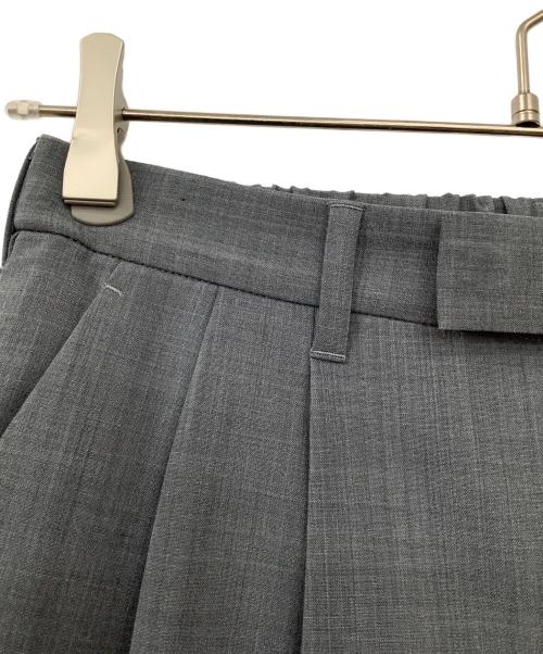 FRAMeWORK（フレームワーク）FRAMeWORK (フレームワーク) ウォッシャブルTWタックワイドパンツ グレー サイズ:40の古着・服飾アイテム