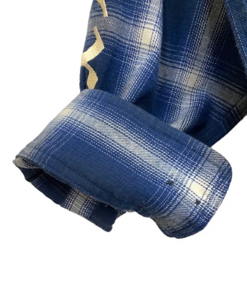 X-LARGE（エクストララージ）X-LARGE (エクストララージ) OLD ENGLISH L/S FLANNEL SHIRT ブルー サイズ:Mの古着・服飾アイテム