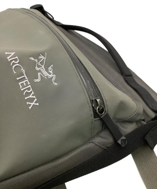 ARC'TERYX（アークテリクス）ARC'TERYX (アークテリクス) BEAMS (ビームス) 別注ARRO8 Shoulder Bag グレー サイズ:-の古着・服飾アイテム